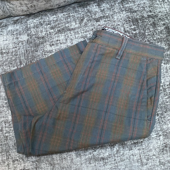 Men’s Volcom Plaid Shorts - Picture 5 of 7